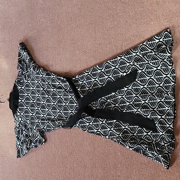 Dress - Picture 5 of 5